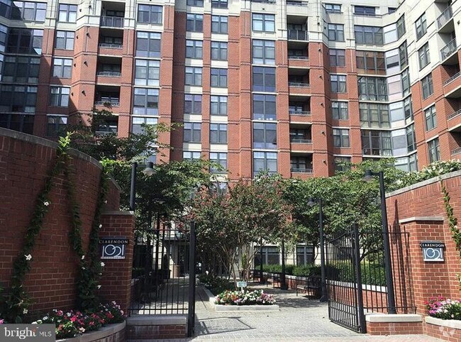 Building Photo - 1021 N Garfield St Unit 422 Rental