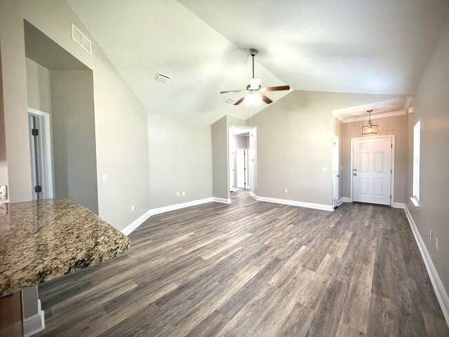 Photo - 399 Pin Oak Loop House