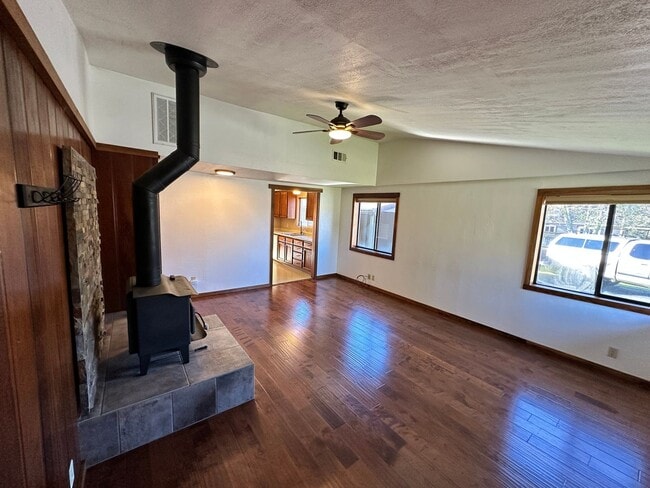 Photo - Sunny Fieldbrook 2 Bedroom House – Cat Friendly