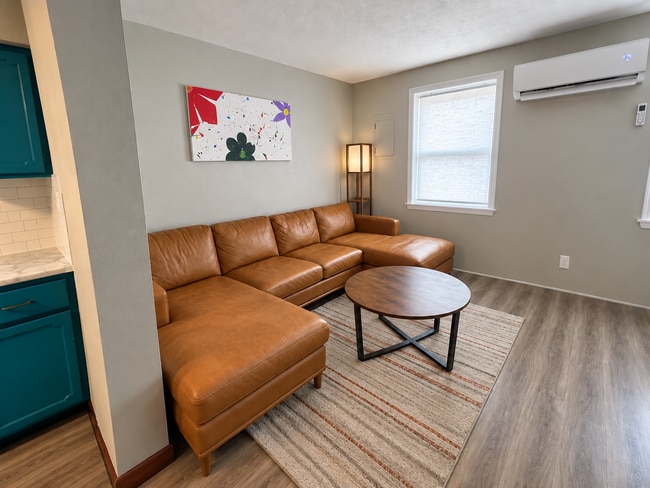 1015 1/2 16th Ave