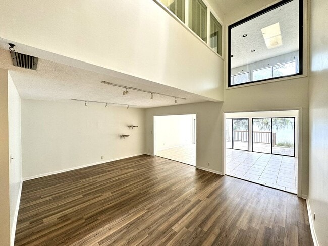 Photo - 300 Cherry St
