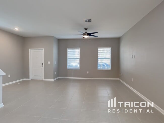 Photo - 743 Honeyrock St