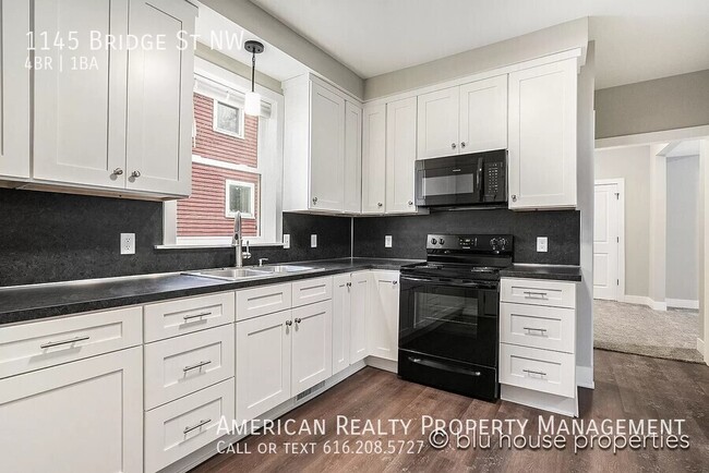 Photo - 1145 Bridge St NW