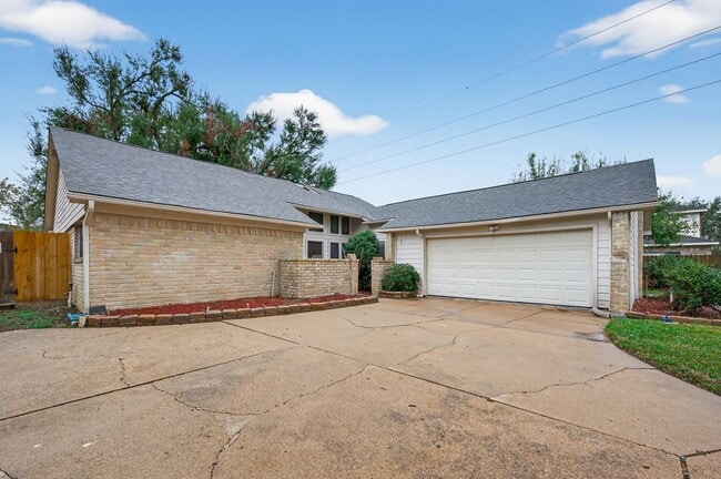 Photo - 6102 Crakston St
