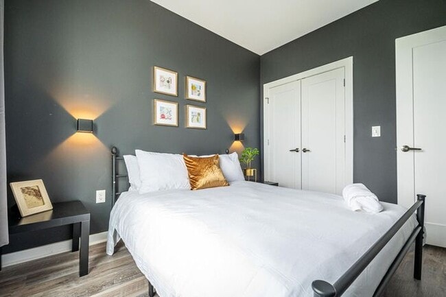 Photo - 525 Parkway Dr NE