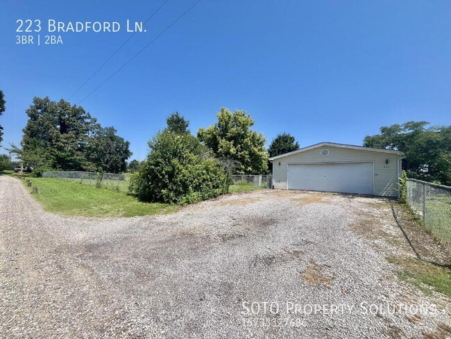 Photo - 223 Bradford Ln