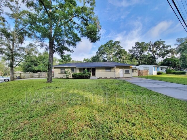 Building Photo - 1634 Lake Shore Blvd Rental