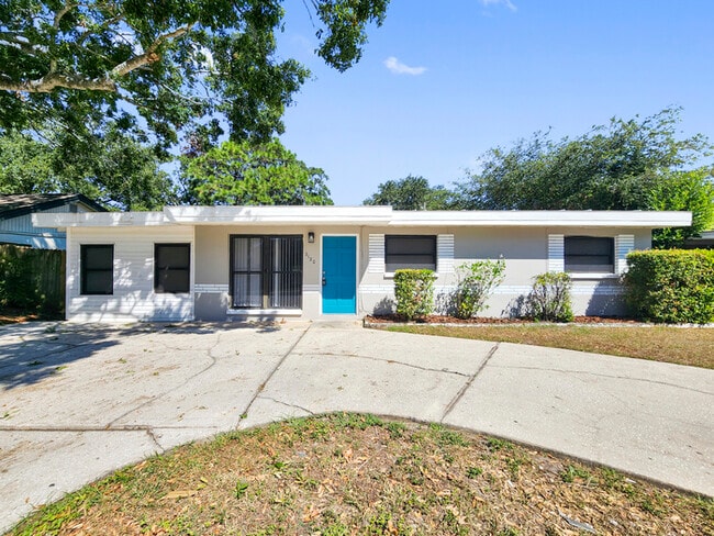 Building Photo - Spacious 5-Bedroom in Clearwater, FL