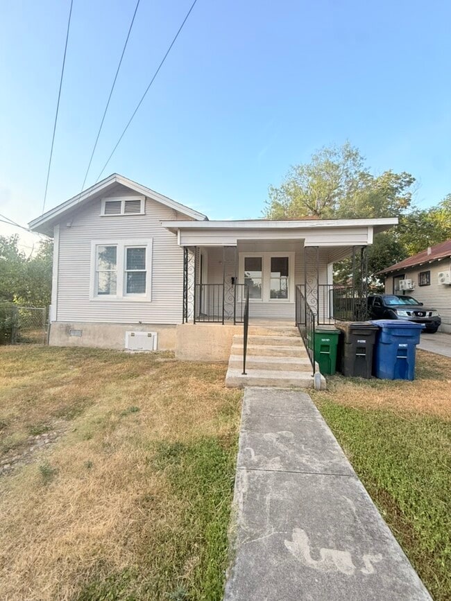 Photo - 1452 Center St