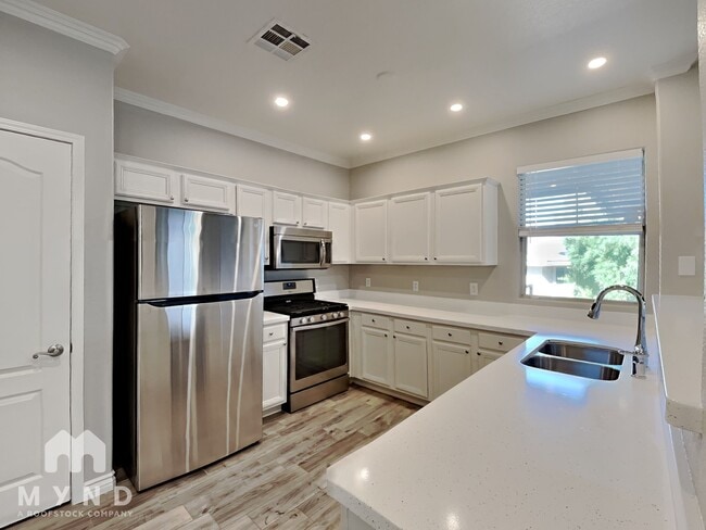 Photo - 900 Domnus Ln Unidad 204