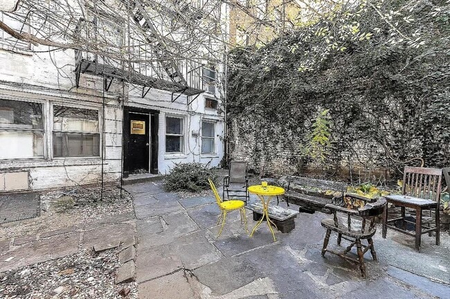 Building Photo - 430 E 13th St
