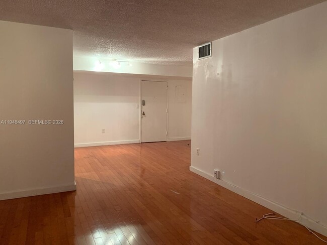Building Photo - 911 E Ponce De Leon Blvd Unit 403