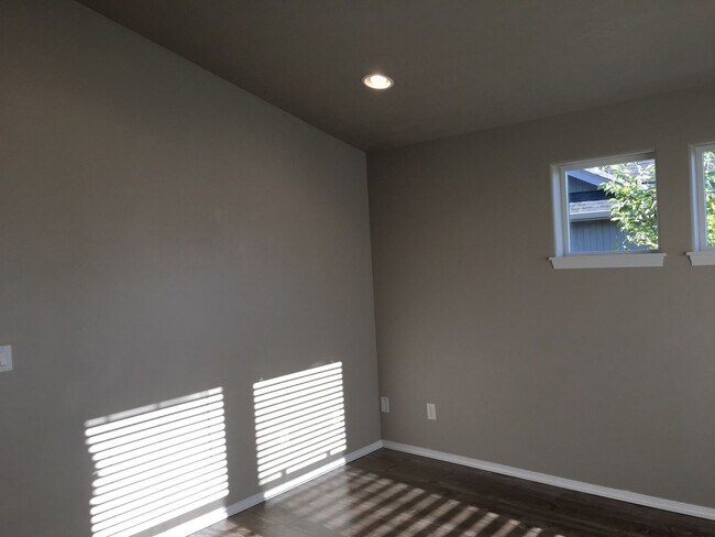 2 Bedroom / 1 Bath Single Level Duplex in ... - 2 Bedroom / 1 Bath Single Level Duplex in ...