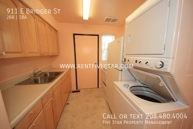 Photo - 911 E Bridger St