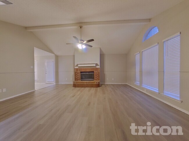 Photo - 1932 Cedar Tree Dr