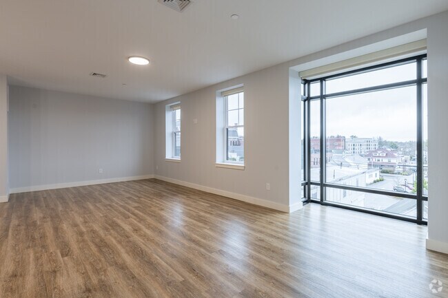 Dining/Living Room U402