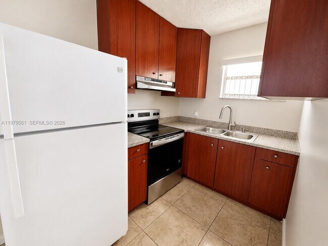 Building Photo - 611 NE 14th Ave Unit 611