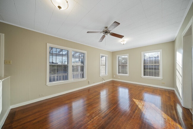 Photo - 103 Cosgrove St