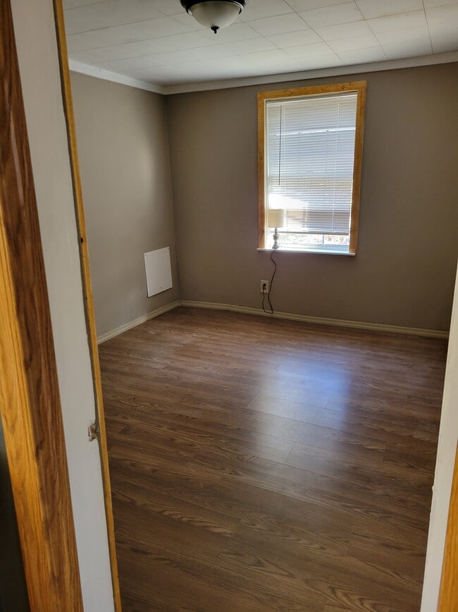 Photo - 895 W Schmitt Rd