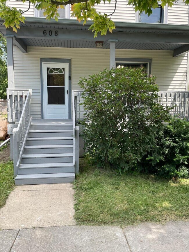 Photo - 608 W Lapeer St