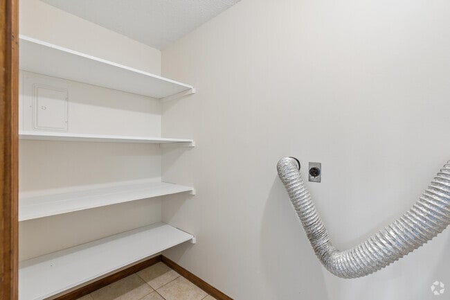 2BR, 1BA - 900SF - Pantry