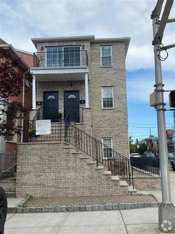 Building Photo - 314 Avenue B Unit 2 Rental