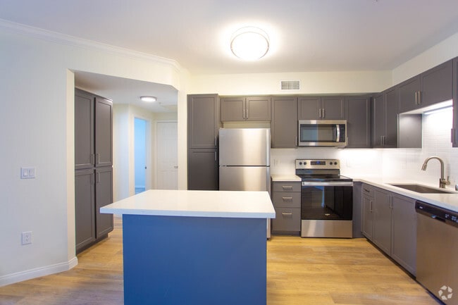 2BR, 1BA-939 SF