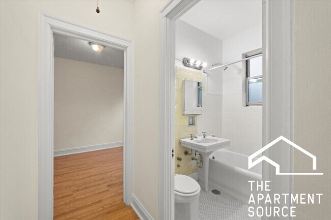 Photo - 2530 N Sawyer Ave Unidad 207