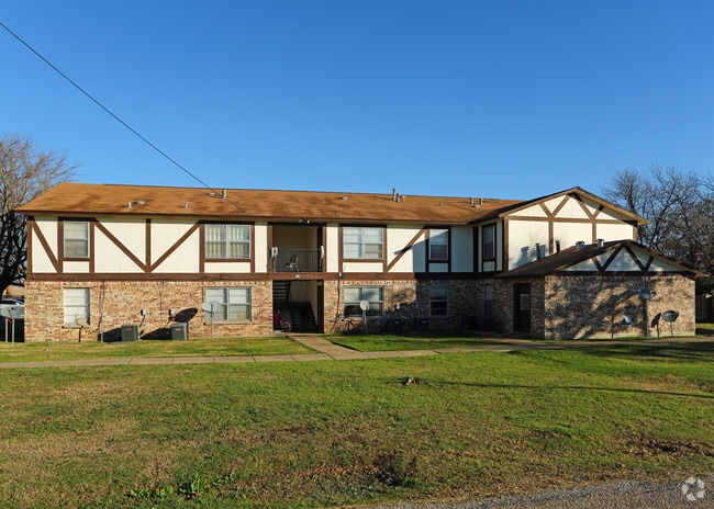 Photo - Pecan Tree Square