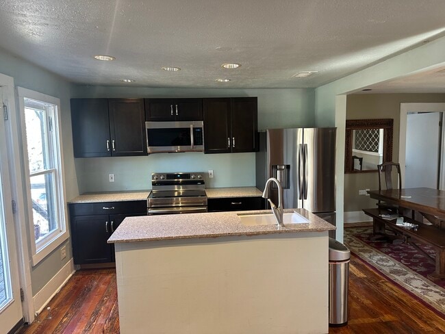 Cocina - 1822 W 35th St Unidad Bradz Upstairs