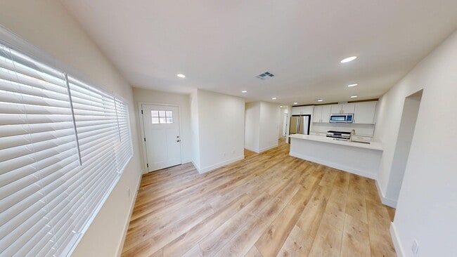 Photo - Newly Renovated 5 bedroom house! (Lease ou...