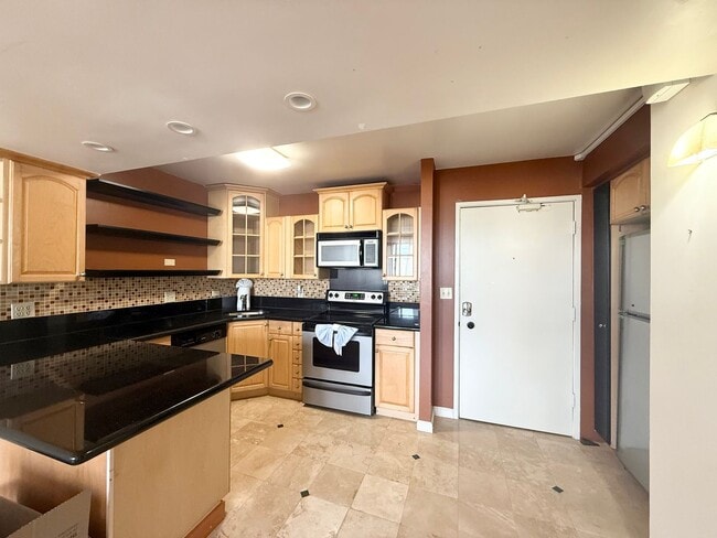 Building Photo - AVAILALE NOW- SPACIOUS 1 BED/ 1 BA CONDO IN HARBOUR RIDGE!