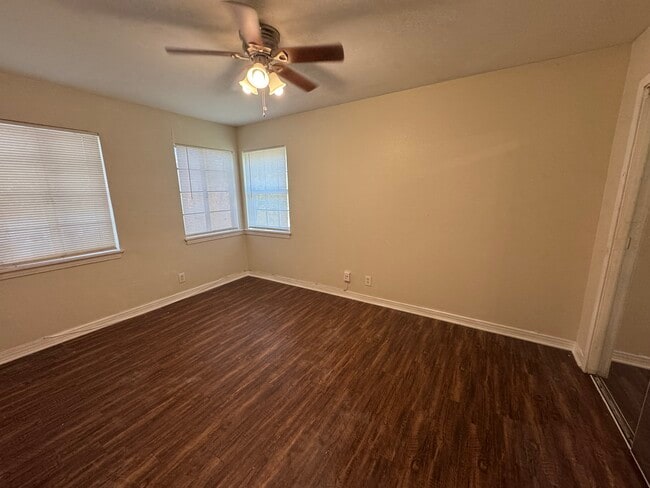 Photo - 2212 Sturges Dr