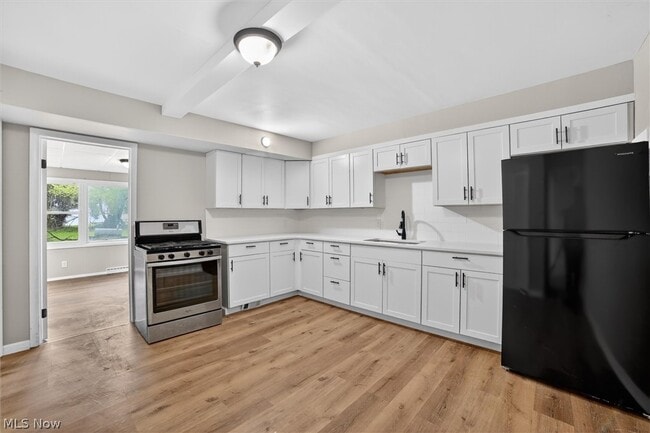 Photo - 681 E 258th St