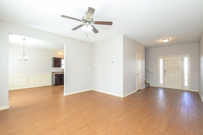 Photo - 466 Hill Crest Cir