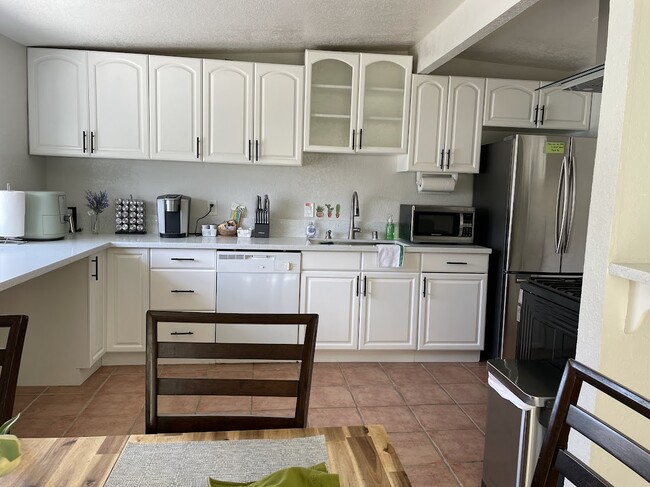 Photo - 915 N Holly St