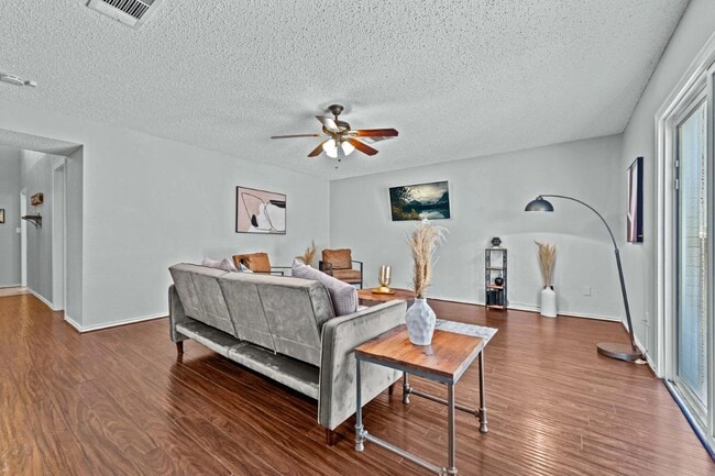 Building Photo - 7900 Rosenberry Dr Rental