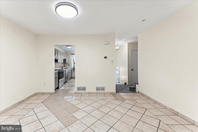 Photo - 529 W Marshall St