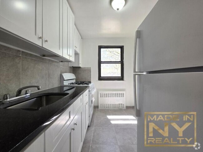 Building Photo - 2 bedroom in FRESH MEADOWS NY 11365 Unit 2 Rental