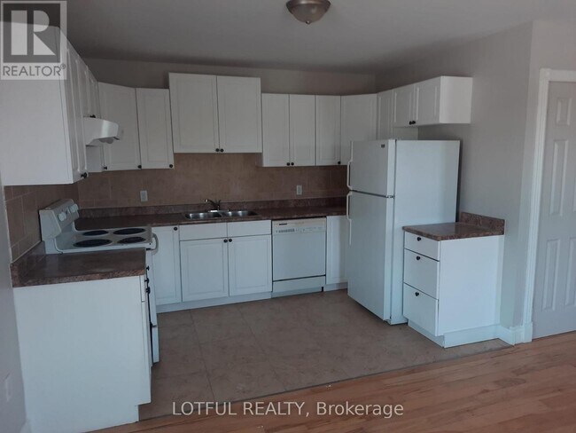 Photo - 2084 Dundas St