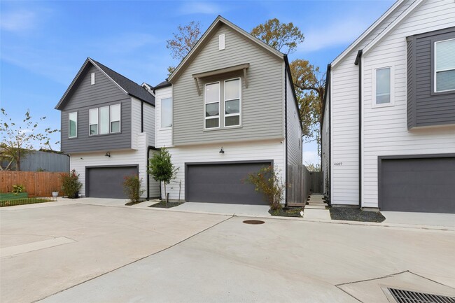 Photo - 4605 Lavatera St