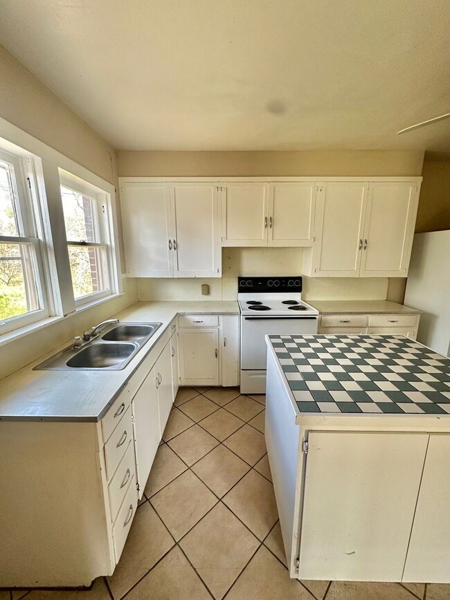 Photo - COMING MAY 2026 - Cozy 3 Bedroom Home Walking Distance to ASU Campus!