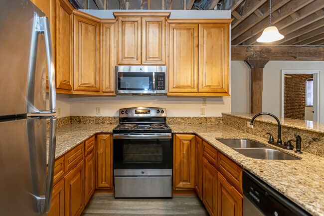1BR, 1BA - 700SF