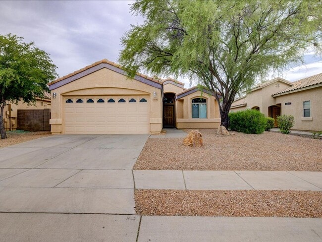 Building Photo - 3 Bedroom 2 Bathroom