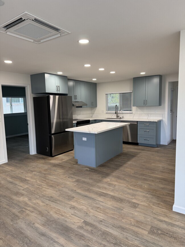 Building Photo - 3317 Catherine St