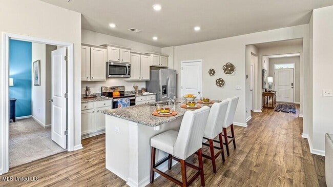 Photo - LOTS AMENITIES AND COUNTRY LIVING!