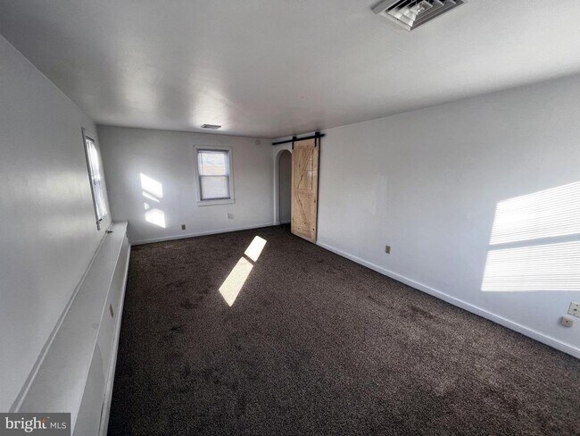 Photo - 302 E Howard St