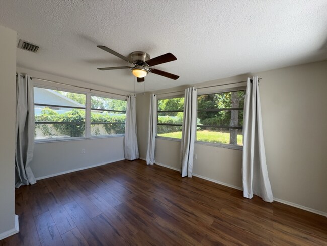 Photo - 15839 Villa Dr