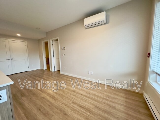 Photo - 685-685 Boynton Pl