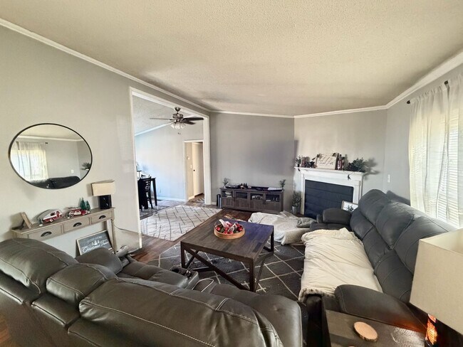 Photo - 2406 Robin Rd